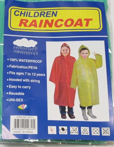 Lichte wegwerp regenponcho met capuchon voor kinderen van 7 tot 12 jaar