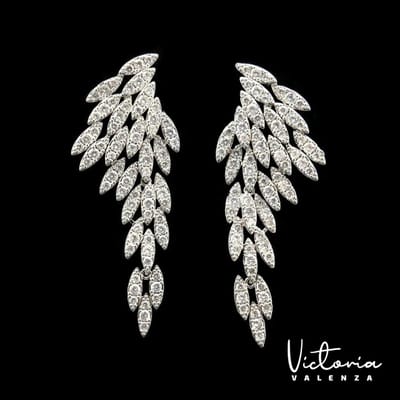 Victoria Valenza Dubai Luxe Oorbellen Dames Messing Oorhangers Dames Oorringen - Witte Steen - Kleur Zilver - 1 Paar