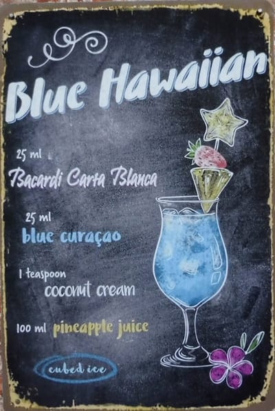 Wandbord – Blue Hawaiian cocktail - Metalen wandbord - Wandborden mancave - Mancave decoratie - Retro - Bar decoratie - Metal sign - Tekstborden - 20 x 30 cm - Cave & Garden