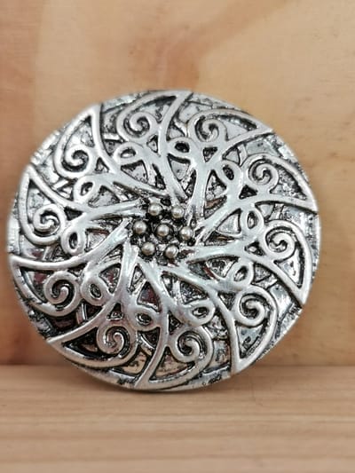 - Magneet broche - Ø 4 cm - rond, metaal - Mandala Flower of cirkel of wiel - Antiek zilverkleurig - voor - omslagdoek - sjaal - vest - te - sluiten-