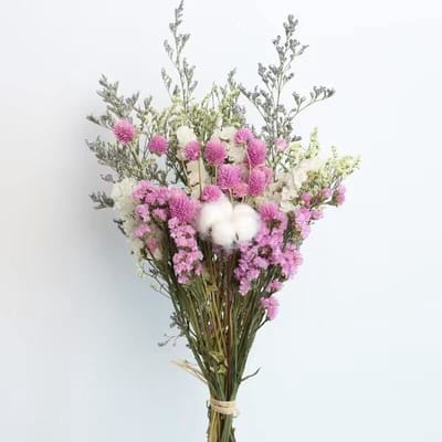 Dailygoods - Mini Boeket Gedroogde Bloemen - Decoratie met Eucalyptus - Roze - Romantisch Cadeau - Vintage Stijl - Binnengebruik