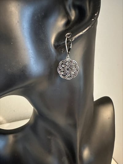 Holle oorbellen met bloemdruppels | | Make up | Parfum | Moederdag | Verjaardagscadeau| Cadeautje| Valentijnsdag| Kado | sieraden | vaderdag | oorbellen | oorsieraden