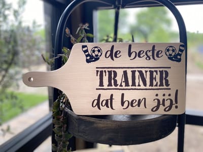 Creaties van Hier - serveerplank - bedankt - trainer - voetbaltrainer - 35 cm - hout