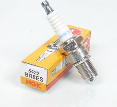 Bougie d'allumage NGK pour Scooter Benelli 50 491 St 1998 à 2004 BR8ES Neuf