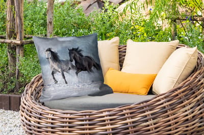 Sierkussen Buiten - Paarden - Winter - Dieren - Natuur - Sneeuw - 60x60 cm - Weerbestendig