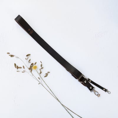 The Leather Rebel Sling Strap S/M – Leren Schouderriem – Handgemaakt