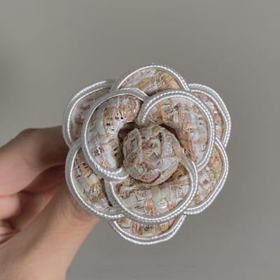 Retro Stof Camelia Bloem Broche Reversspelden Handgemaakte Stofkunst Broches Voor Dames Jas Shirt Corsage Mode Sieraden Cadeaus beige
