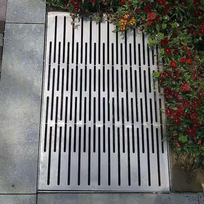 Afvoerrooster Buiten - Drainagekanaal Terras - Water Overlast Voorkomen - Bladervrij Ontwerp - 70 x 40 cm - Zilver