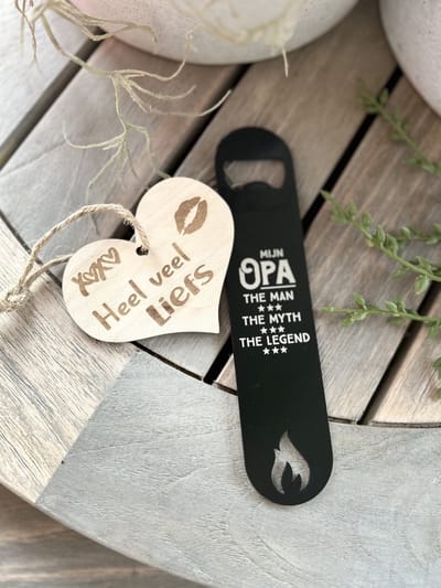 Creaties van hier – Bieropener Opa met houten hartje – RVS – 18 cm – Opener