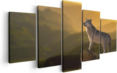 Artaza Canvas Schilderij Vijfluik Wolf Op Een Rots Met Een Heuvel Landschap - 100x50 - Foto Op Canvas - Canvas Print