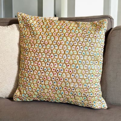 Kussens woonkamer - kussenhoes 40 x 40 cm - kussensloop - sierkussens - cushion cover - katoensilk - Kussenhoesjes - 2 stuks - etnisch Indiaas - borduurwerk - embroidery - creme wit - gouden