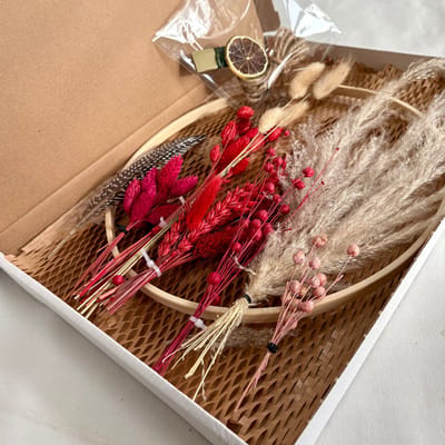 DIY droogbloemen krans rood roze - inclusief bamboe ring 25 cm - pakket voor droogbloemenkrans workshop - flowerhoop