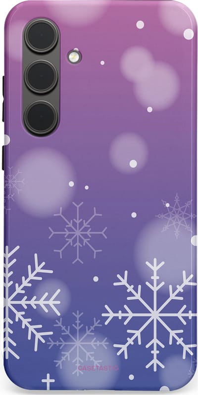 Casetastic hoesje geschikt voor Samsung Galaxy S24 Plus - Dubbellaagse bescherming - Winter Sneeuw Paarse Roze Gloed - Fashion Case - Lavendel