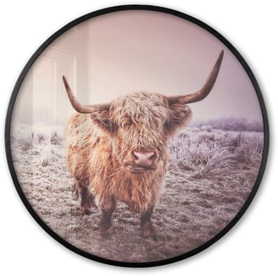 Poster in lijst Rond - Fotolijst 60x60 cm - Posters - Schotse hooglanders - Licht - Lucht - Natuur - Ronde posterlijst zwart - Decoratie - Wanddecoratie woonkamer - Muurdecoratie slaapkamer