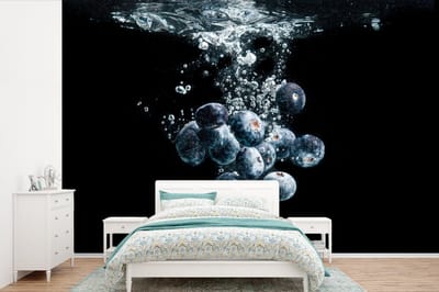 Behang - Fotobehang Blauwe bessen - Fruit - bes - Stilleven - Water - Zwart - Breedte 360 cm x hoogte 240 cm