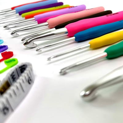 MGM Trading - Breien & haken - Set - Gehaakte set 14-delige ergonomische zachte antislip rubberen handvatten - Garenbreinaaldenset met etui, voor patronen en garens - 2 mm ~ 10 mm,