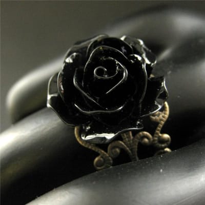 Gepersonaliseerd Vintage Design Zwarte Kleur Bloem Verstelbare Ring Voor Vrouwen Gotische Niche Feestdagen Sieraden Accessoires Cadeau resizable black