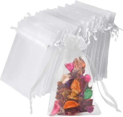 Verpakking van 50 witte organzazakjes, 7 x 9 cm, met lintje als trekkoord, geschikt voor kerstversiering, het inpakken van cadeaus, tafeldecoratie, enz.