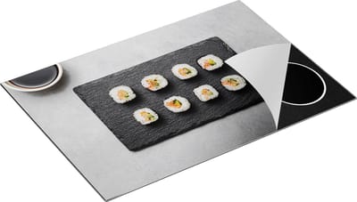 Chefcare Inductie Beschermer Sushi Rolls op een Grijze Achtergrond - 75x50 cm - Afdekplaat Inductie - Kookplaat Beschermer - Inductie Mat