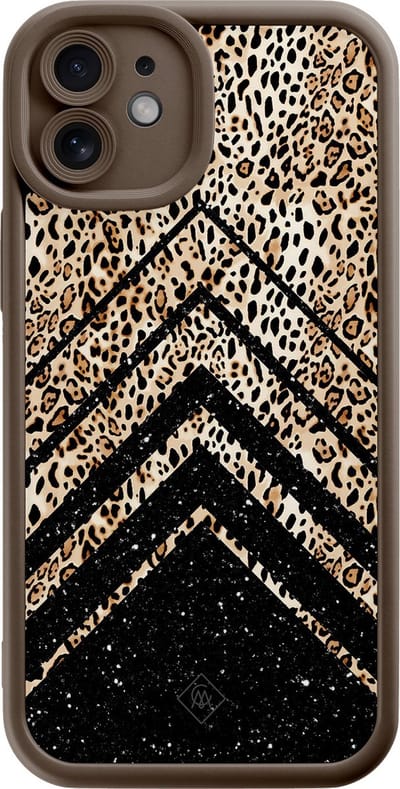 Casimoda® hoesje - Geschikt voor iPhone 12 - Luipaard Chevron - Effen telefoonhoesje met lensbescherming - TPU - Backcover - Bruin/beige