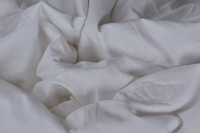 Luxe 100% Katoenen Dekbed Tweepersoons/Lente en herfst 220x240cm – Ademend, Anti-Allergie, Wasbaar, Zacht & Comfortabel - Moonlight Wit