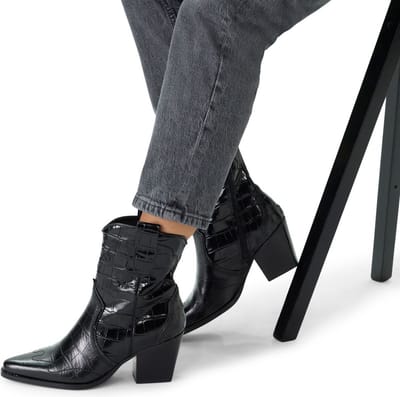 Manfield - Dames - Zwarte leren croco enkellaarsjes met hak - Maat 37