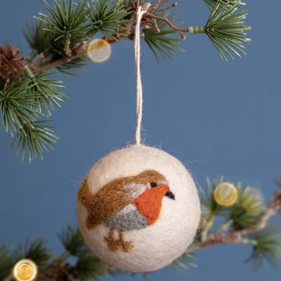 Hanger Vilt Fairtrade - Roodborstje Bruin/Grijs/Oranje - Bal Cremekleurig - 8cm - Homedeco