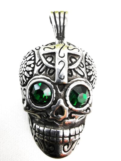 RVS - Doodskop - met groene kristal ogen en Afrikaanse design hanger en ketting L 60 cm vossenstaart schakel
