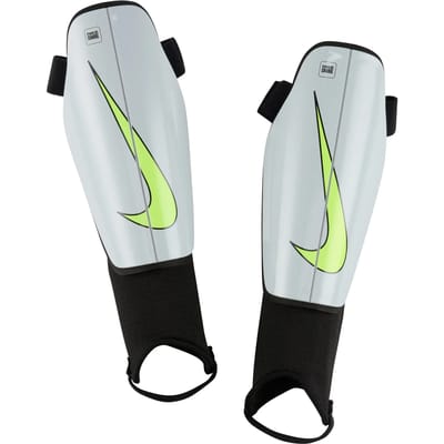 Scheenbeschermers Nike Charge