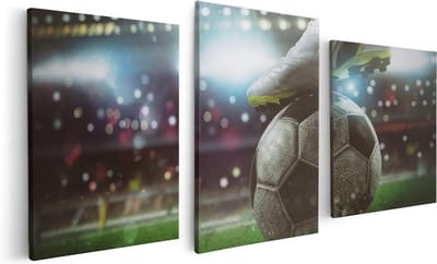 Artaza Canvas Schilderij Drieluik Voetbal Aftrap Met De Bal In Het Stadion - 120x60 - Foto Op Canvas - Canvas Print