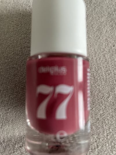 Nagellak. Donkerrose. Nr 77. Van het mooie Spaanse merk Deliplus. Glanzend