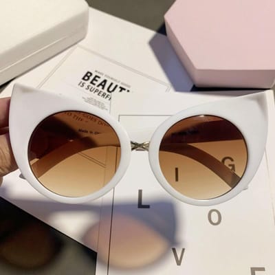 Klassieke Witte Kattenoog Zonnebril Bril Vrouwen Tinten Vlinder Zonneklep Zonnebril Voor Vrouwen Trendy Zwarte Oversized Kattenoog Zonnebril with pouch and cloth