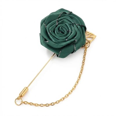 Groene bloem broche dames met roos van textiel, goudkleurige speld met decoratief blad en ketting detail, elegante broche als revers speld in bloemvorm voor jas, colbert of blouse