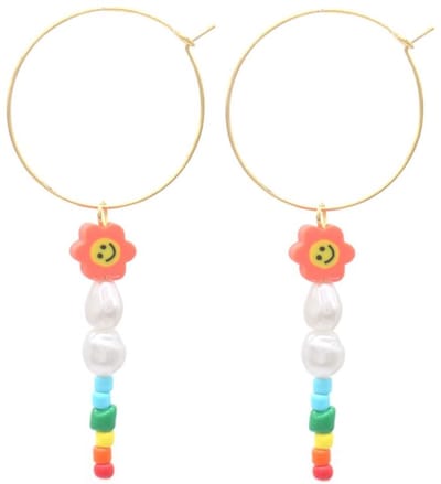 Oorbellen - ringen - oorringen - hanger - smiley - bloemetje - kralen - multicolor - goudkleurig - parelmoer - accessoire - sieraad - vrouwen - dames - zomer - vrolijk - tijdloos – hip