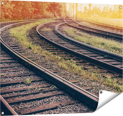 Gards Tuinposter Rails Spoorwegen naast Elkaar - 100x80 cm - Tuindoek - Tuindecoratie - Wanddecoratie buiten - Tuinschilderij