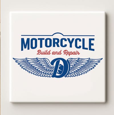 Vintage Motorfiets Bouw & Reparatie Keramische Tegel – 15x15 cm Decoratieve Wandtegel met Vleugelontwerp – Perfect Cadeau voor Motorduiven & Garage Decoratie