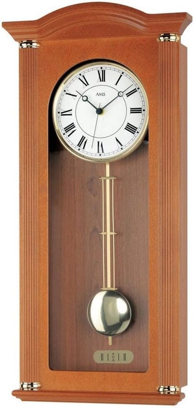Houten Wandklok met Radio en Nacht Dimbare Verlichting in Kersenlook - Stijlvol en Betrouwbaar