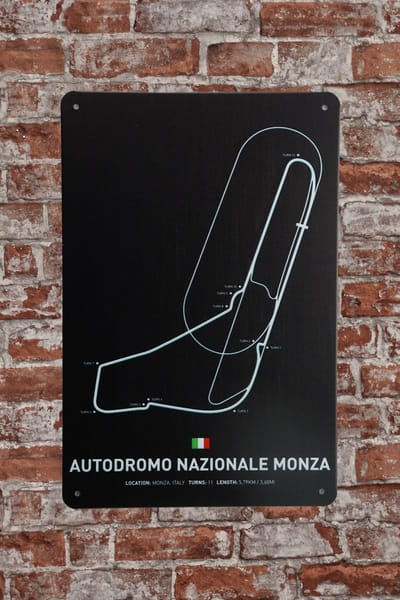 Wandbord – Autodromo Jose Carlos Pace - Metalen wandbord - Wandborden – Formule 1 - Metalen bord - Mancave - Mancave decoratie - Tekst bord - Retro - Metal sign - Bar decoratie - Decoratie - Metalen borden - Cadeau - UV bestendig - 20 x 30cm