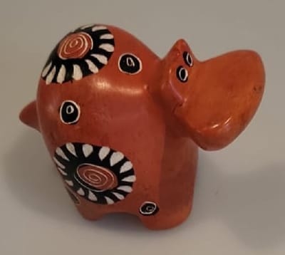 Nog meer sfeer in uw woonomgeving met deze prachtig handgemaakte nijlpaard! Een bijzondere nijlpaard gemaakt van speksteen, een zachte natuursteen. Vindt een gezellig plekje in huis, serre/tuinkamer of in de werkkamer. Voor uzelf of als Cadeau