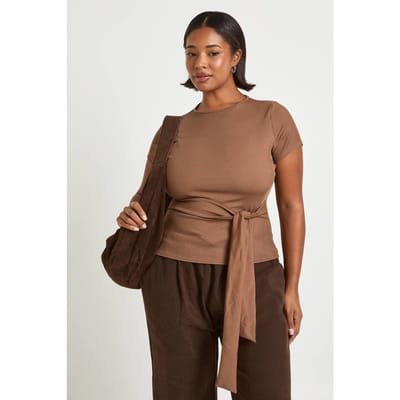 boohoo Dames Plus wikkel top met strik aan de zijkant | Mokka | Maat: 44