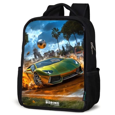 NoBoringSuitcases.com® - Rugzak zwart - Schooltas jongen & meisje - Sportauto knalt door voetbalveld met bal - Rugtas voor school - Boekentas kind - Schoolrugzak - Kinderrugzak