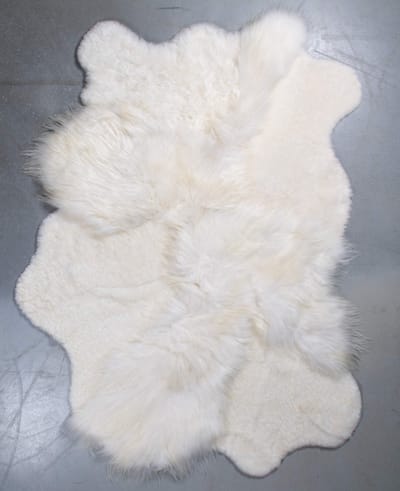 Schapenvacht tapijt - vloerkleed schapenvachten - Karpet schapenvachten - off white - vachtenpatch tapijt