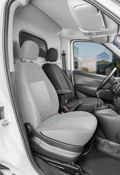 Walser Autostoelhoes Transporter Fit van stof antraciet geschikt voor Opel Combo (X12) - 1 bestuurderszitplaats (armleuninguitsparing rechts)