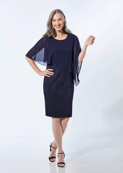 Feestelijke jurk met fijne chiffon - marine - Gr. 19 van Goldner Fashion