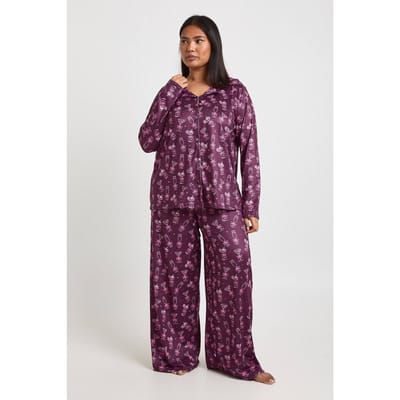 boohoo Dames Plus Strikjes En Cocktails Print Lange Mouw Shirt & Broek Pyjama Set | Bordeaux Rood | Maat: 44