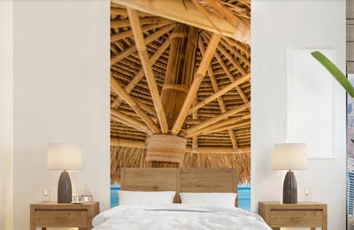 Behang - Fotobehang Parasol - Strand - Zee - Tropisch - Breedte 120 cm x hoogte 240 cm