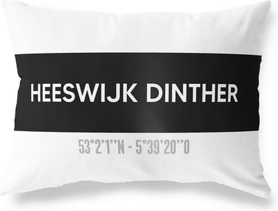 Tuinkussen HEESWIJK DINTHER - NOORD-BRABANT met coördinaten - Buitenkussen - Bootkussen - Weerbestendig - Jouw Plaats - Studio216 - Modern - Zwart-Wit - 50x30cm