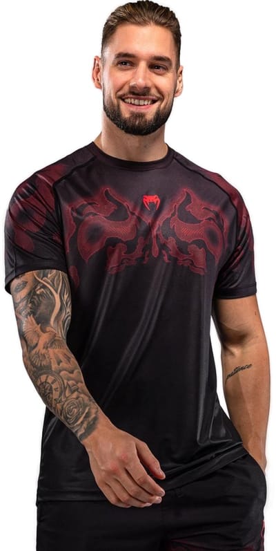 Venum Spectre Dry‑Tech T‑Shirt Zwart/Rood – Sneldrogend Lichtgewicht Sportshirt voor Kickboksen & MMA - S