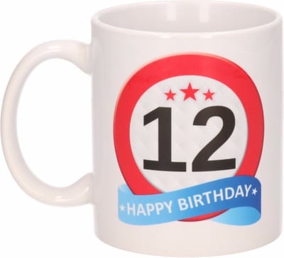Beallatio Decorations - 12 jaar Verjaardag koffiemok - cadeau beker - stopbord print met happy birthday - 300 ml - keramiek - wit