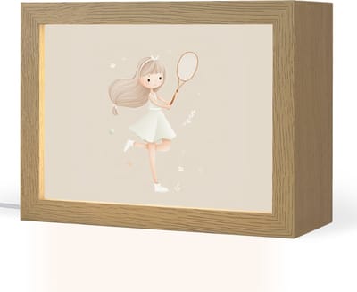 Nachtlampje 20x15 cm - Kinder lampje - Meisje - Tennis - Beige - Tafellamp kinderkamer - Slaapkamer lamp - Bedlamp kinderen - Kinderlampje stopcontact - Wandlamp babykamer - Nachtlampjes
